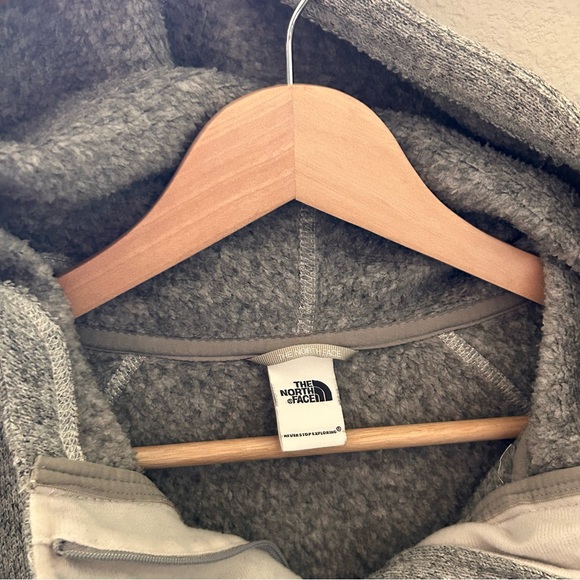 The North Face Pullover Womens Size XS Grey Hood Quarter Button Long Sleeve - Picture 6 of 13